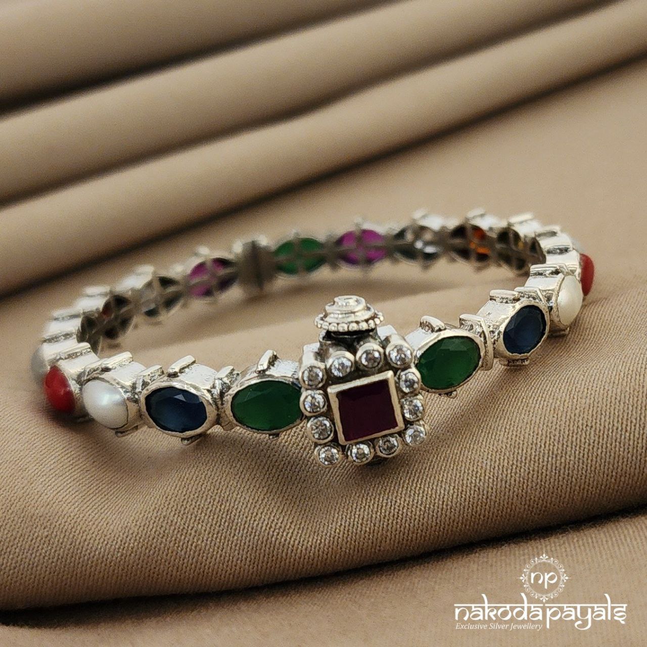 Navarathna Cubical Openable Screw Kada Single (K4592)