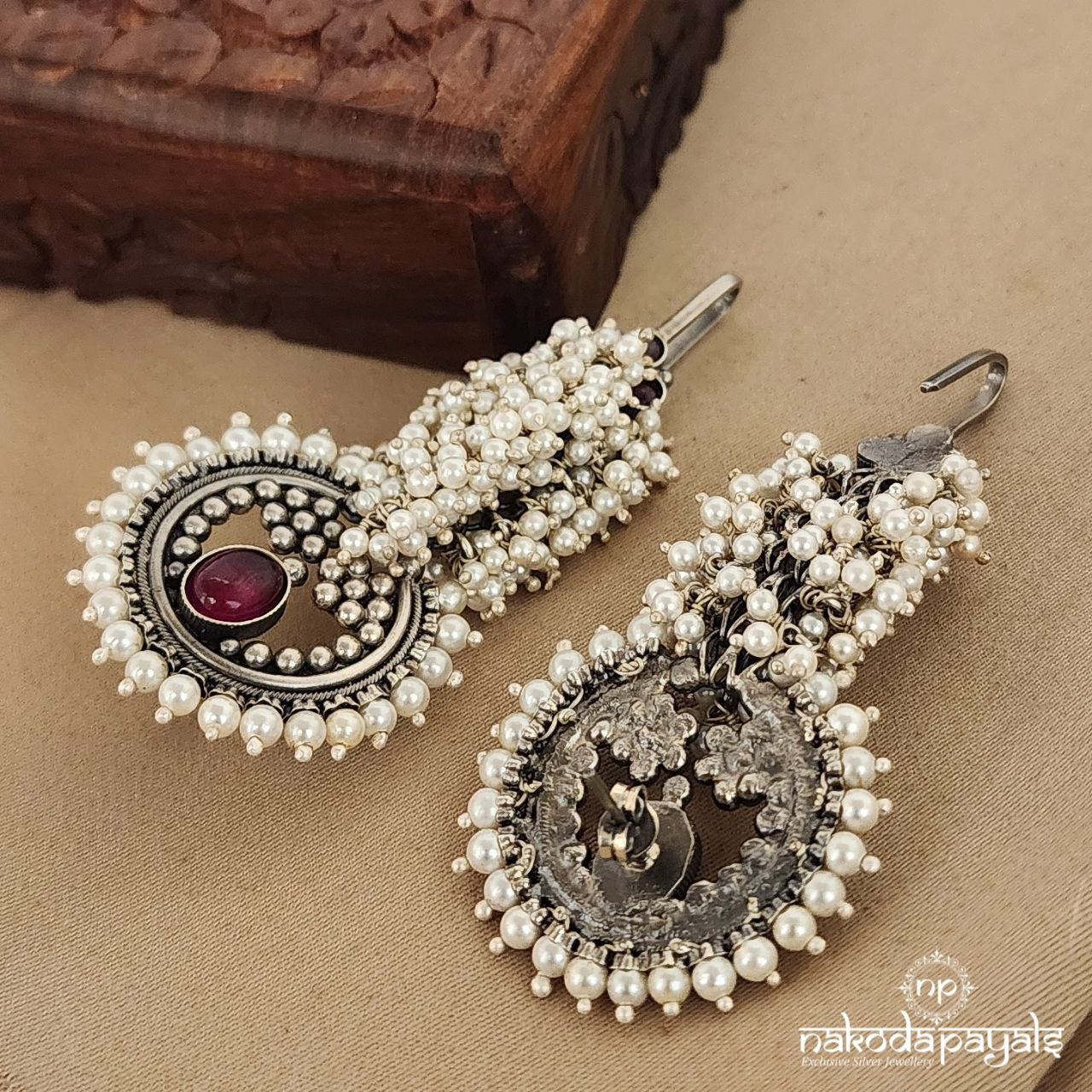 Enormously Pearled Earcuff (C7731)