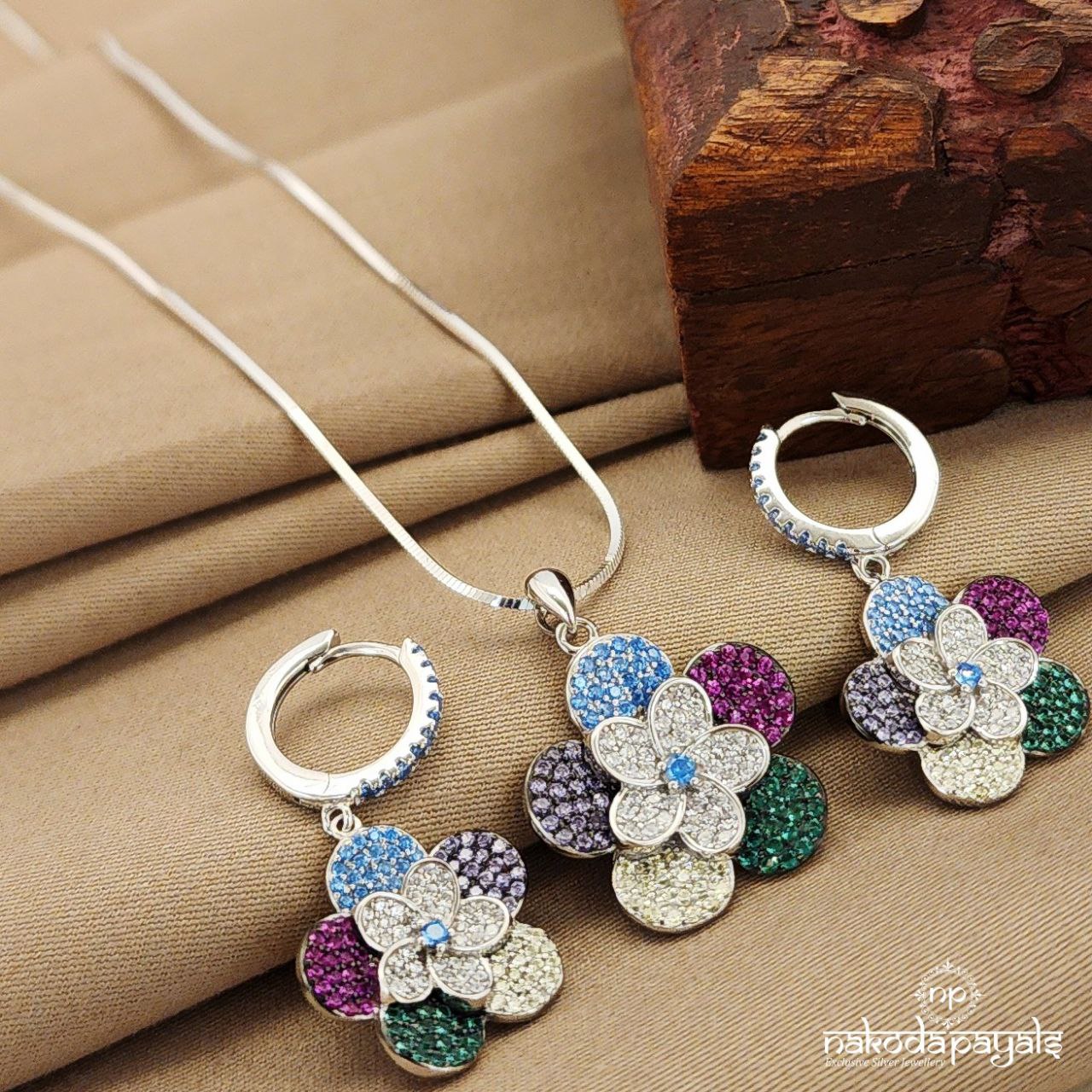 Multicolored Floral Pendent Set (St2601)