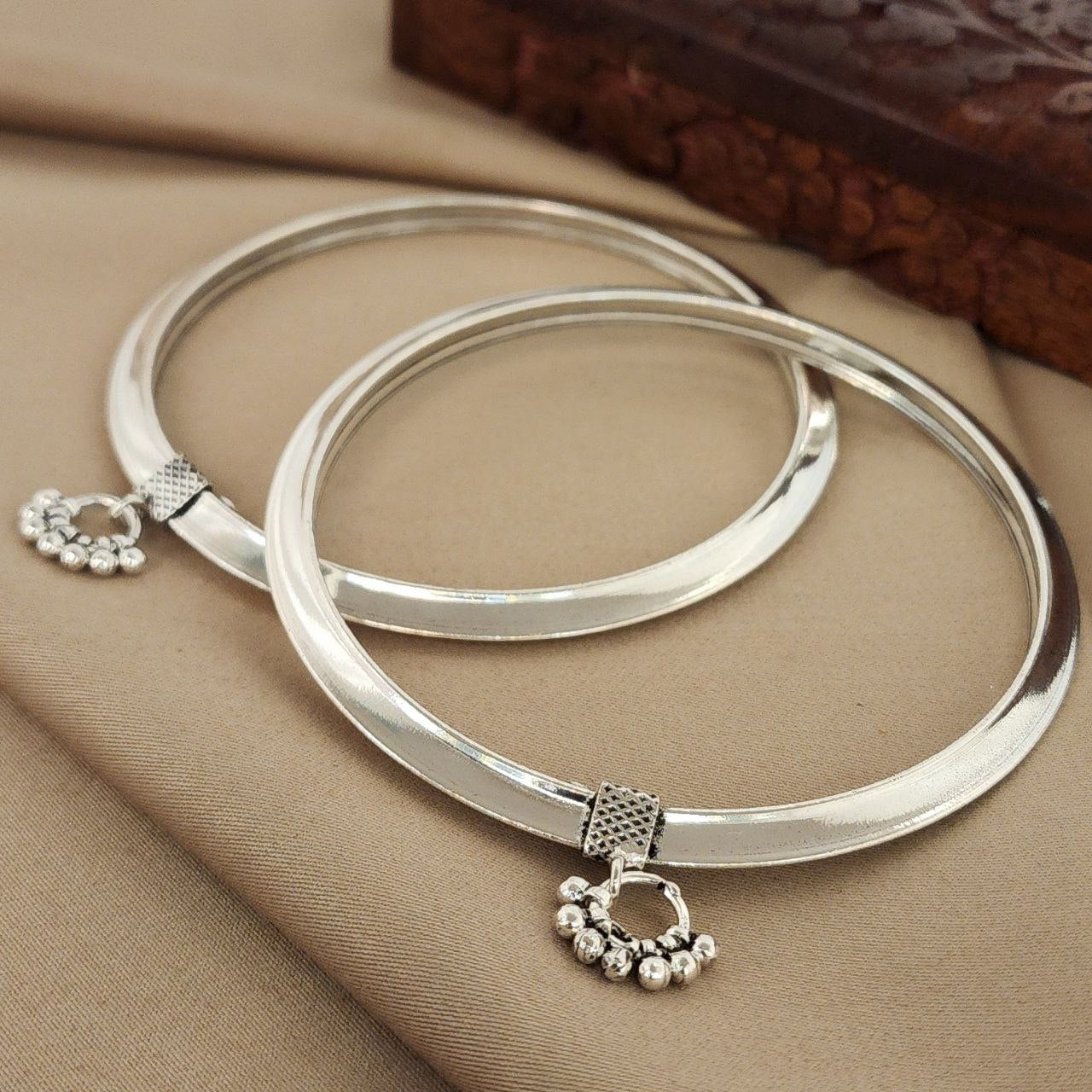 Triangular Hollow Ankle Kada Pair (Ak2207)