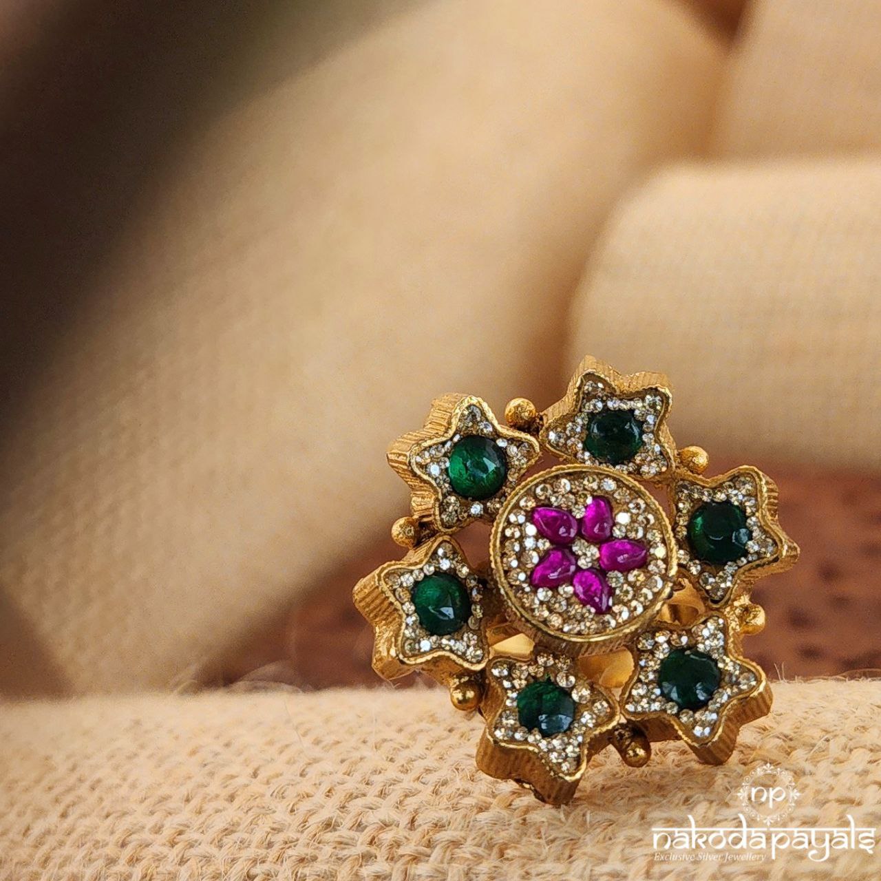 Emerging Green Kundandls Ring (F2463)