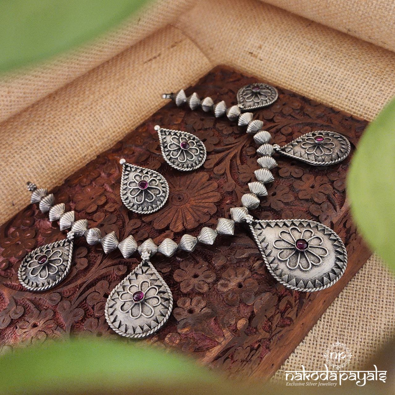 Pent Drop Tribal Neckpiece With Earrings (N9909)