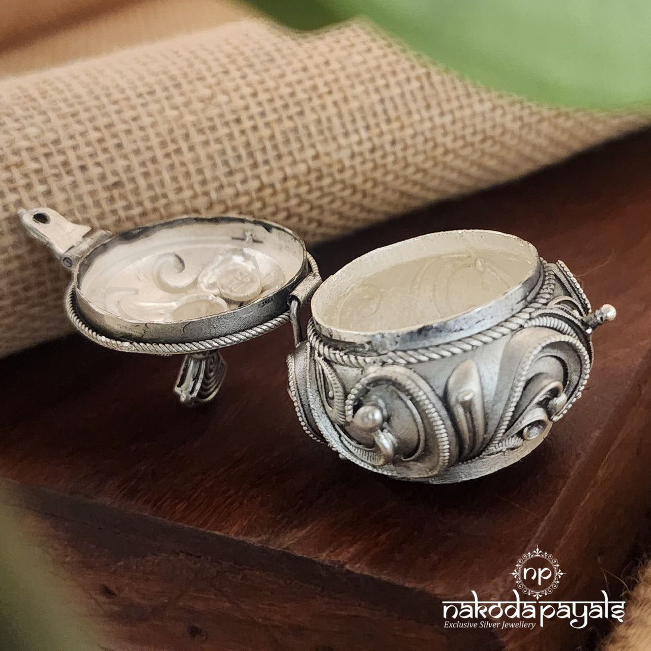 Super Crafter Kumkum Box (Aa0911)