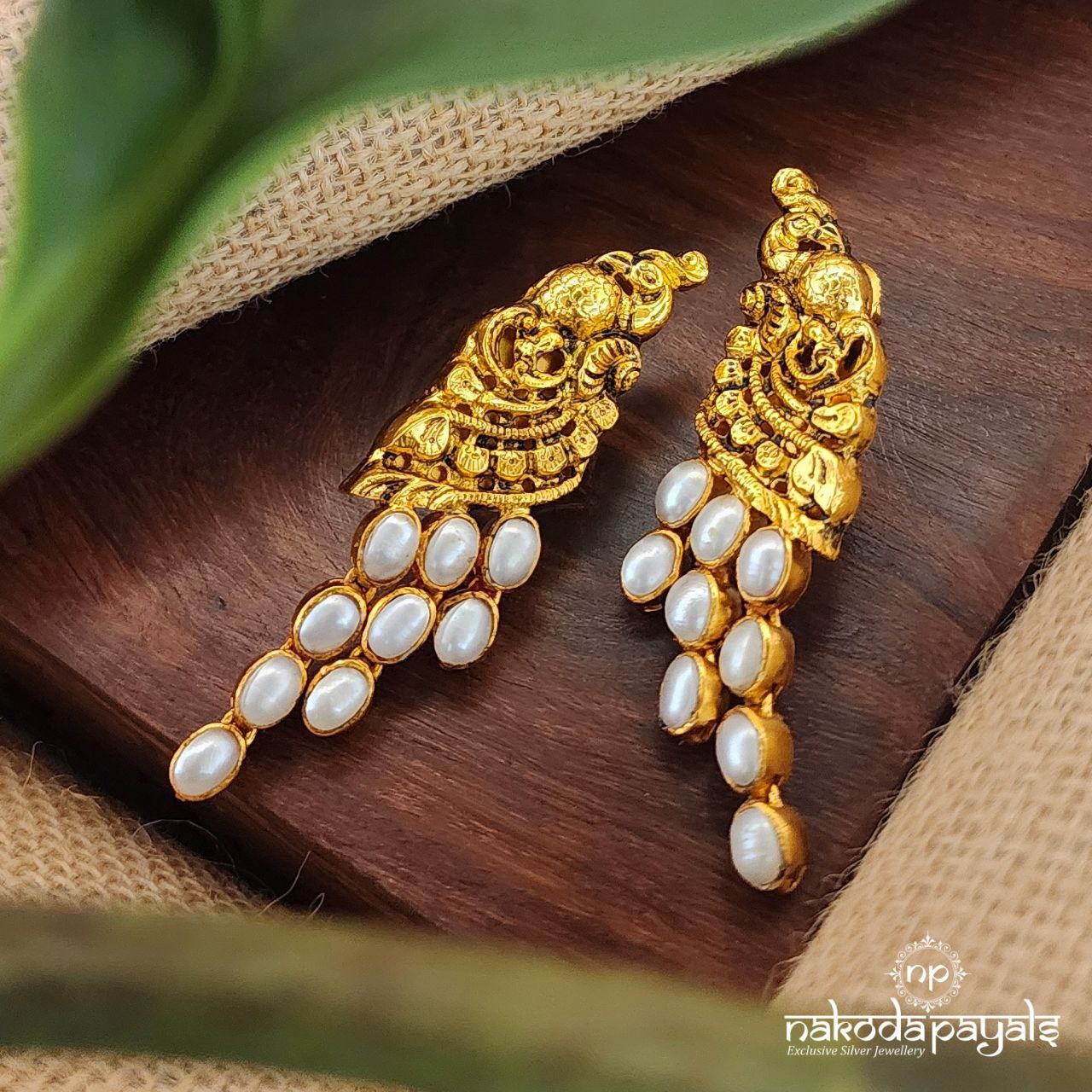 Captivating Pearl Peacock Earrings (Ge8137)