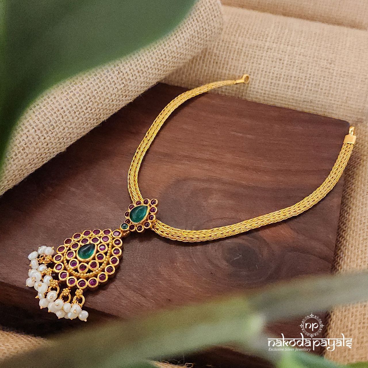 Layered Red Short Neckpiece (Gn7682)