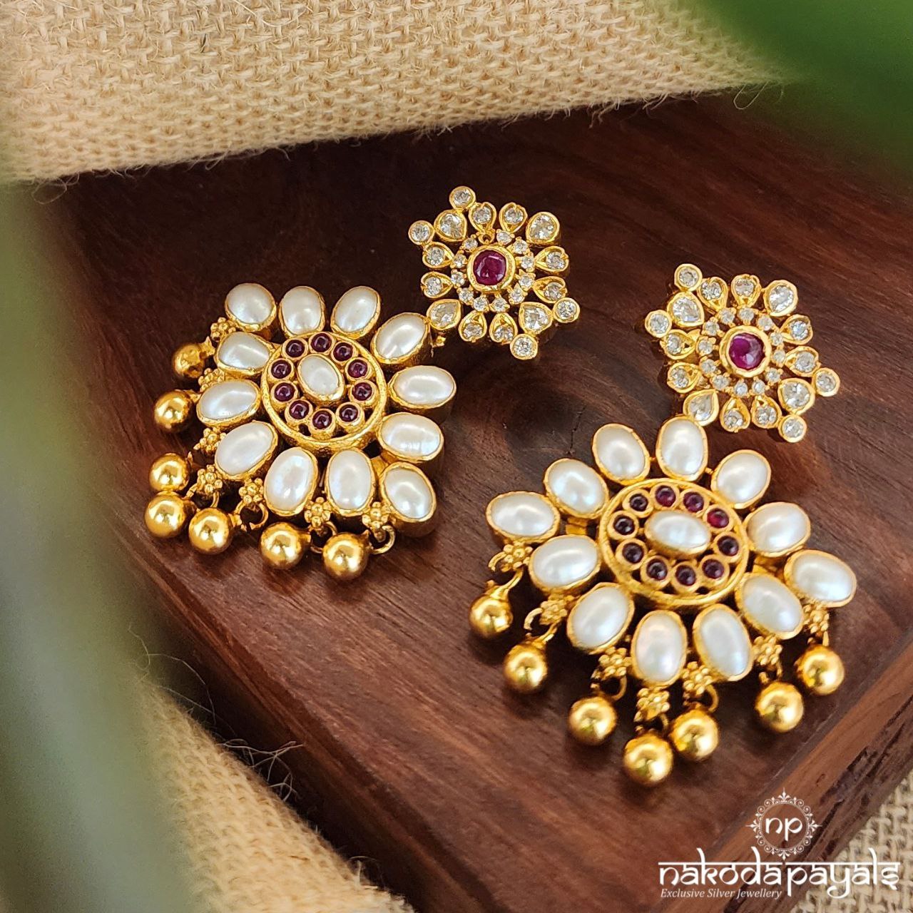 Elevated Pearl Chandbali (Ge8154)