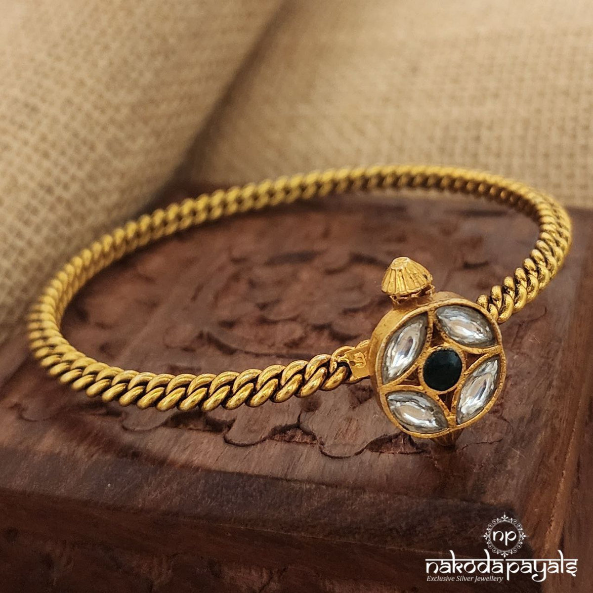 Square Kundan Rope Screw Kada (Gk2664)