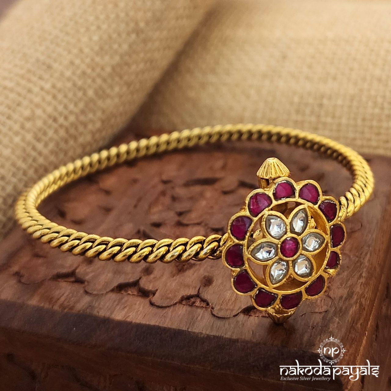 Pinky Floral Motif Rope Screw Kada (Gk2669)