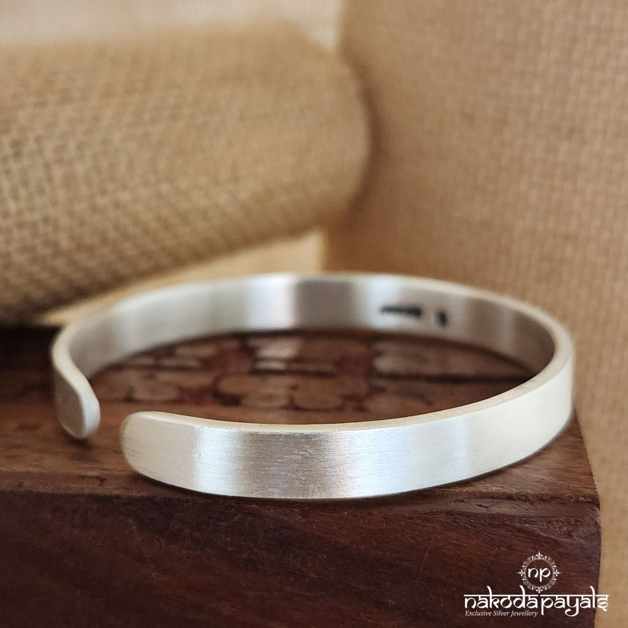 Matt Finish lotus Kada (Sk1105)