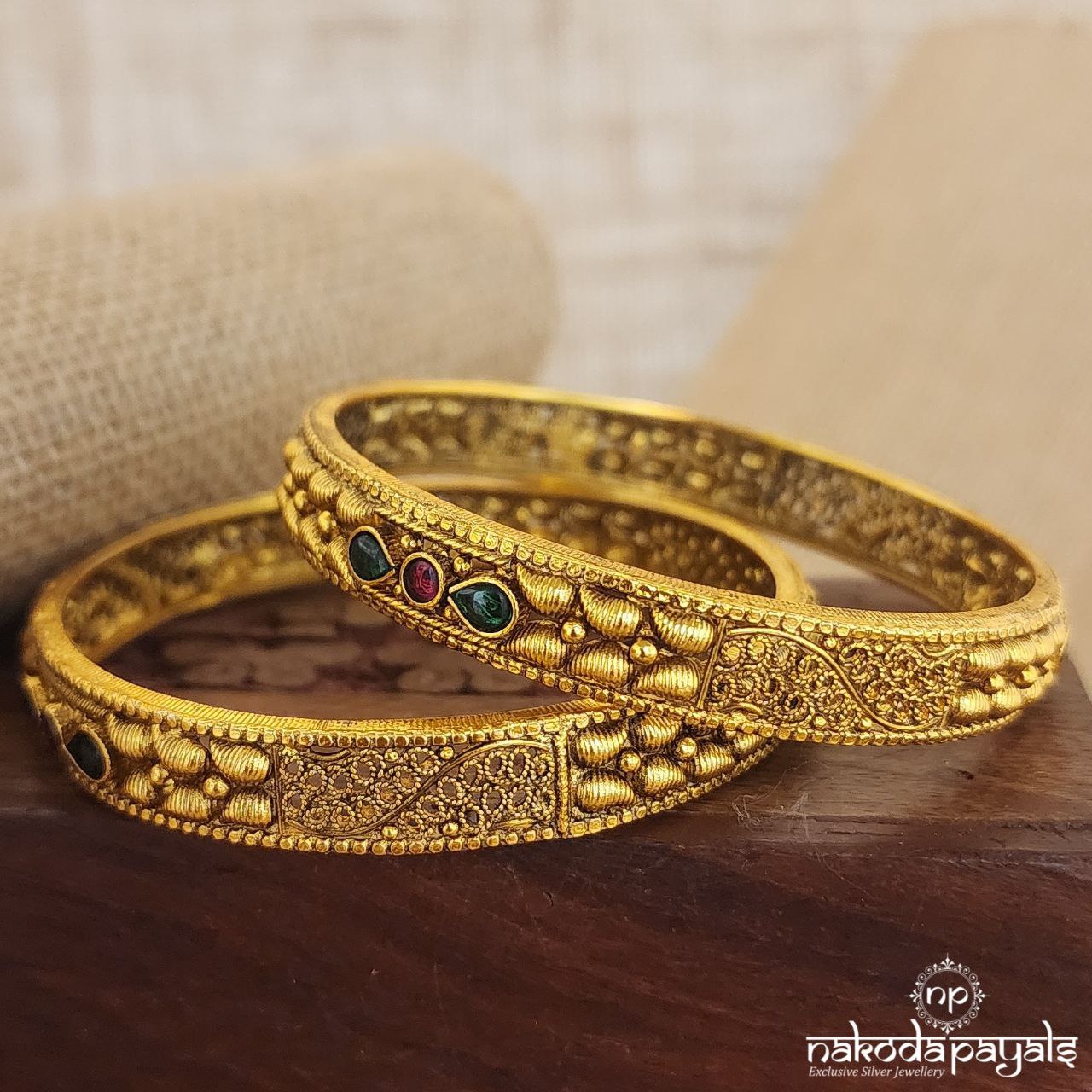 Precisely Carved Bangle Pair (Gk2718)