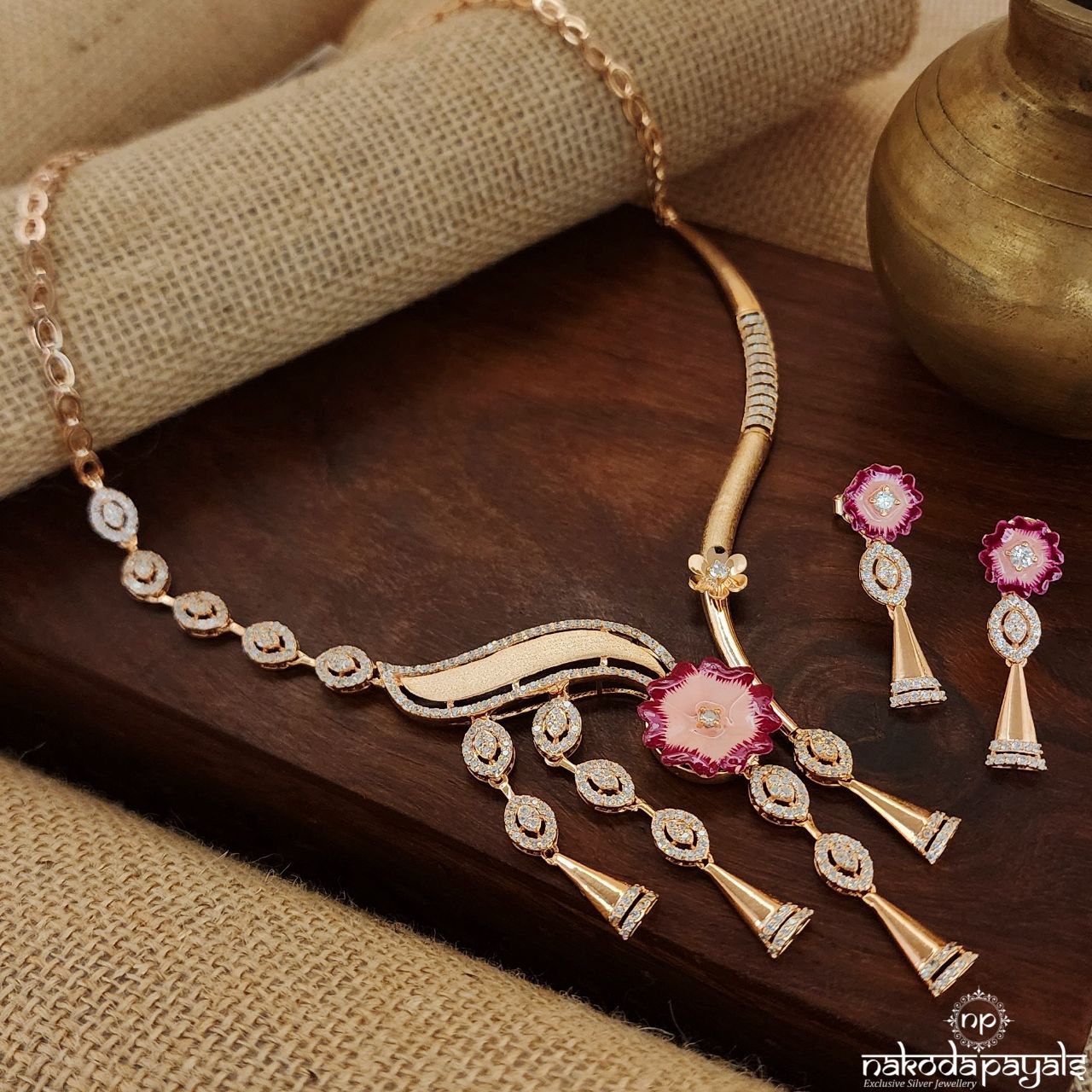 Differently Designed Rosegold Neckpiece With Earrings (St3120)