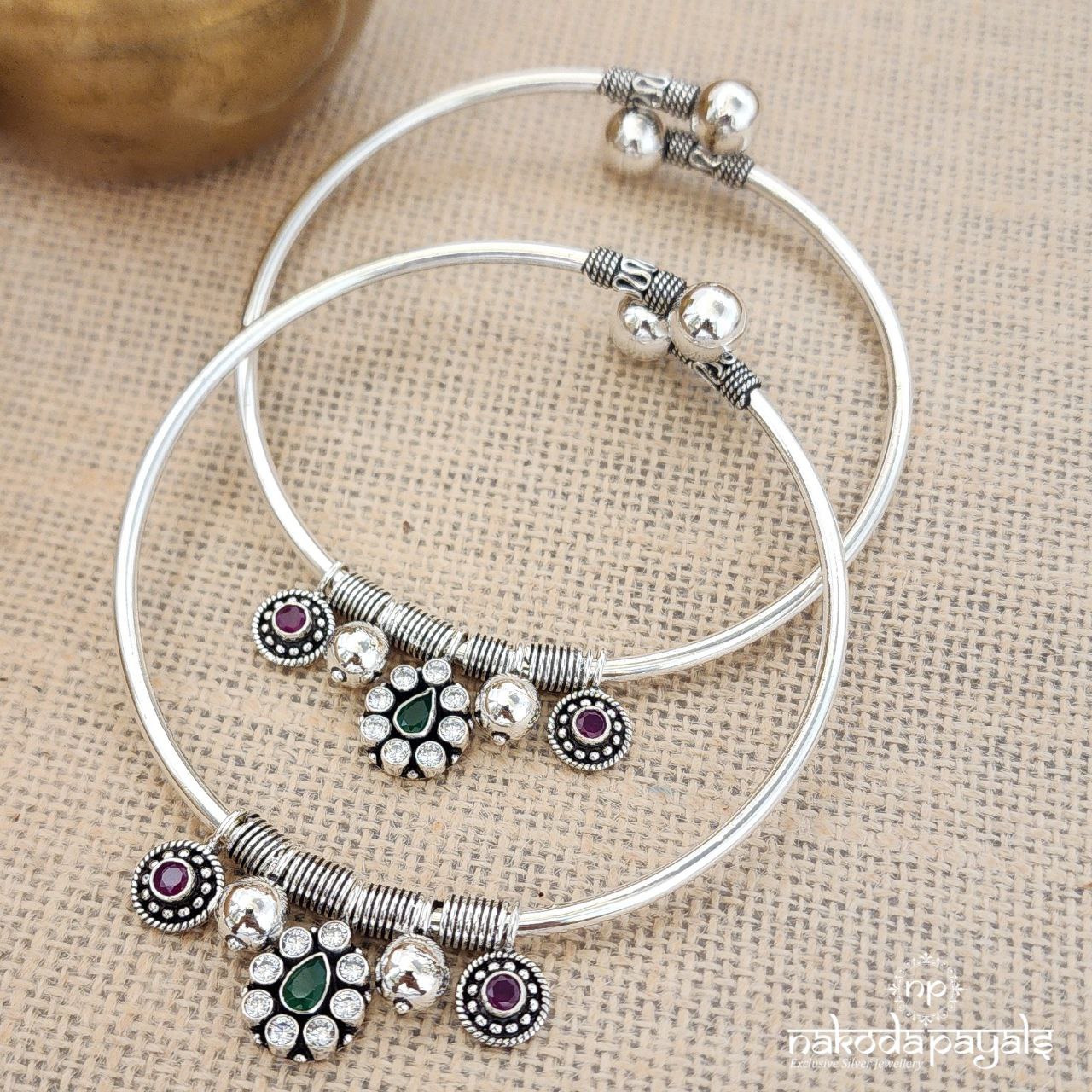 Multiple Movable Charms Ankle Kada Pair (Ak2277) – Nakoda Payals