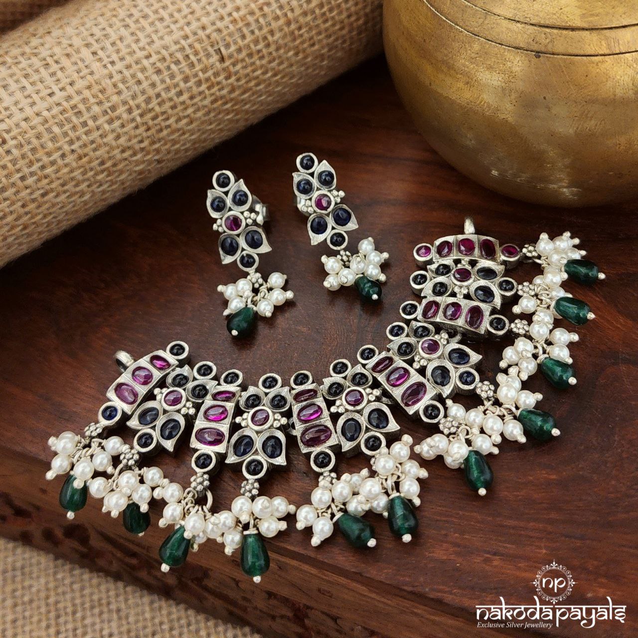 Variegated Small Choker With Earrings (N10789)