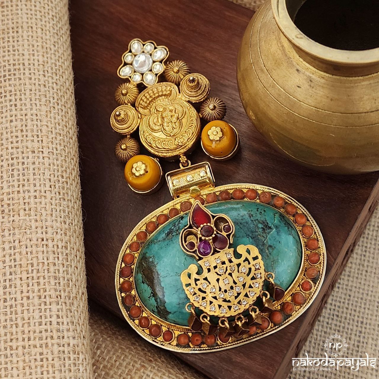 Big &Bold Turquoise Pendant With Corals (Gp2031)