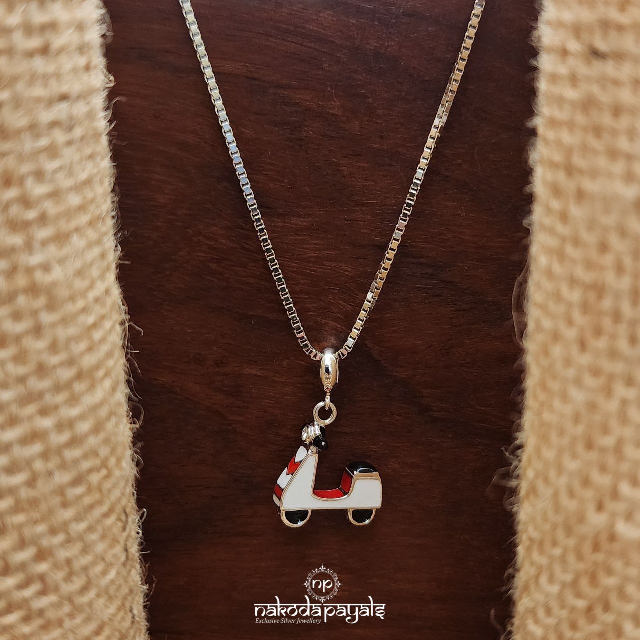Red And White Scooty Chain (Ka9369)