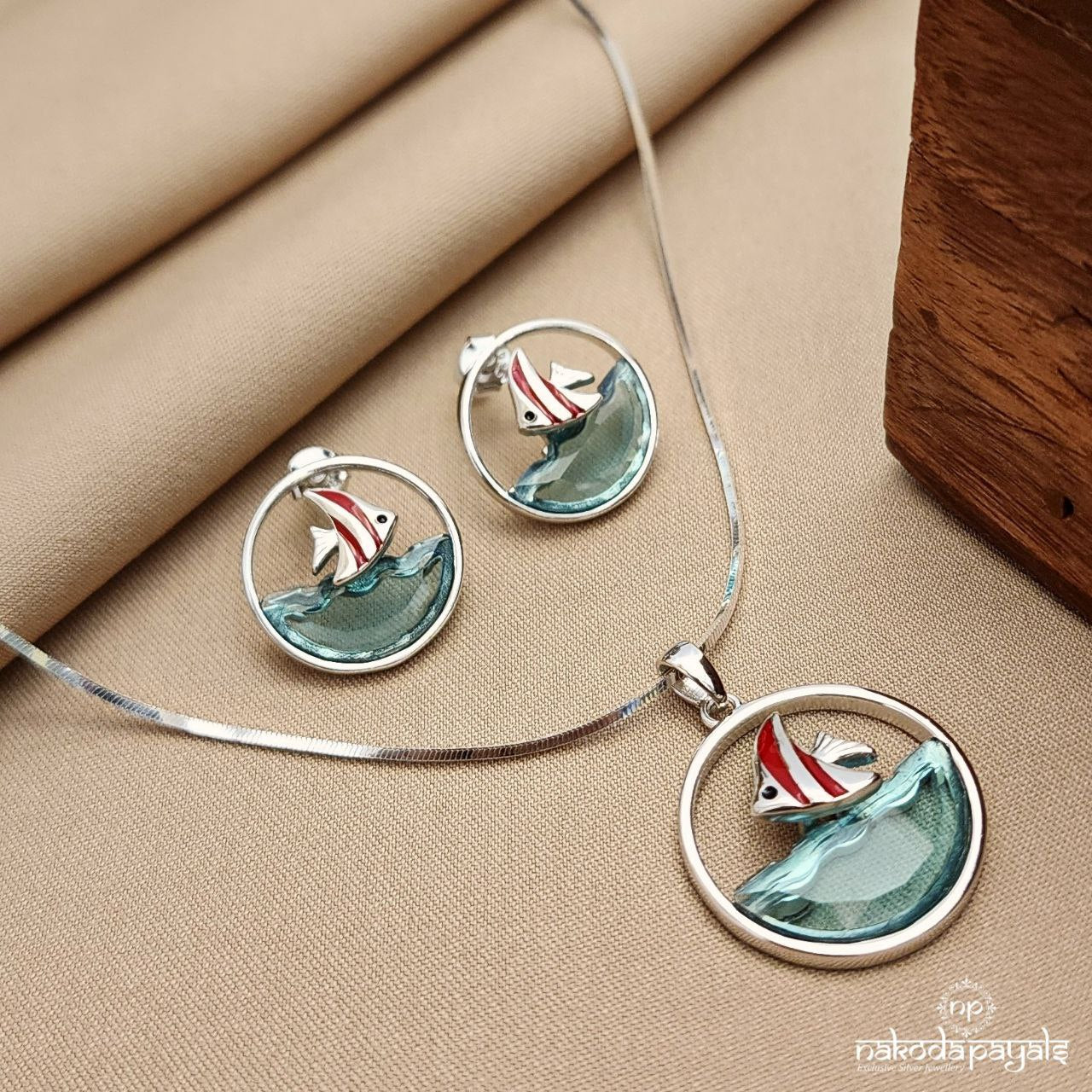Marine World Pendant (St3498)