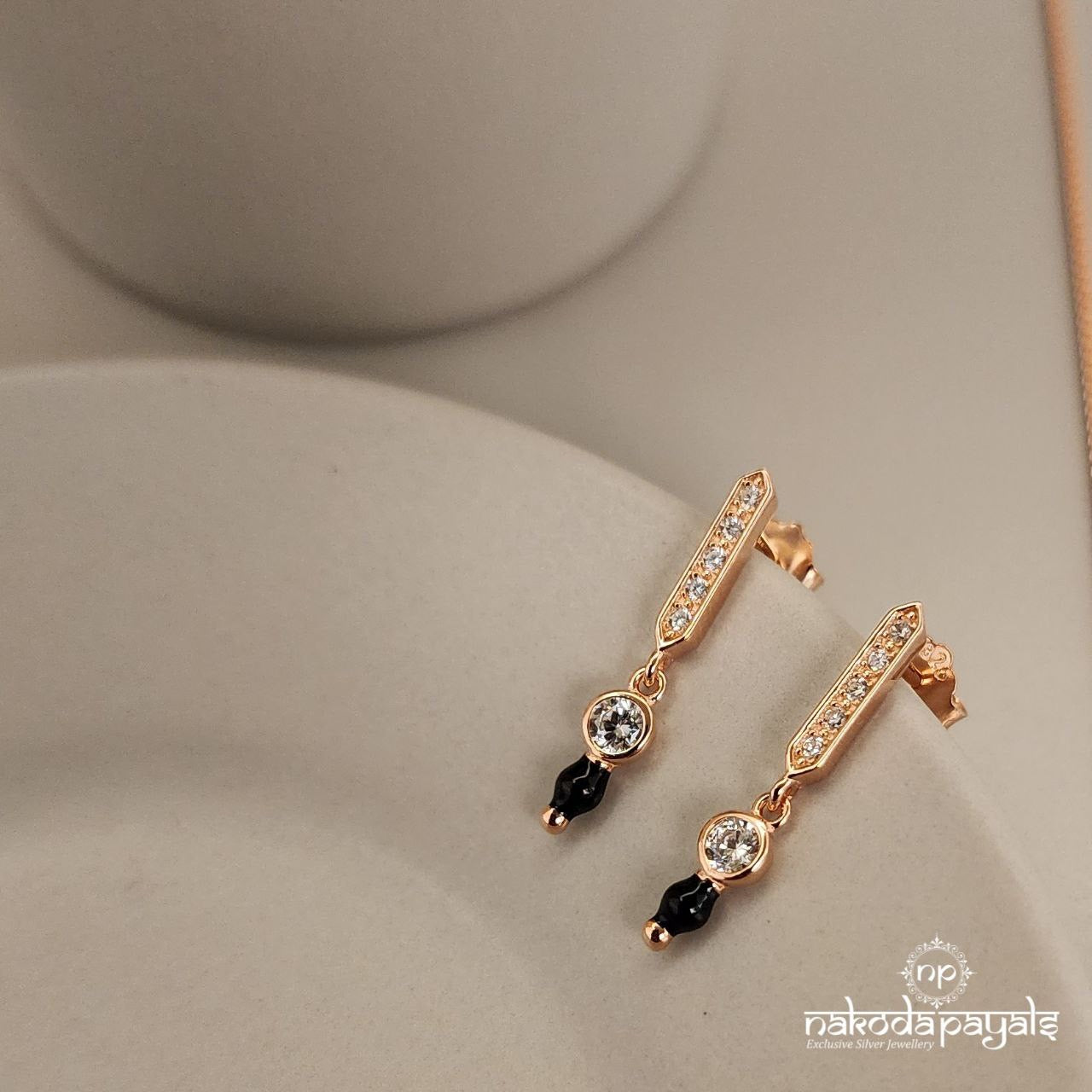 Black Crystal Drops Neckpiece With Earrings (St3156)