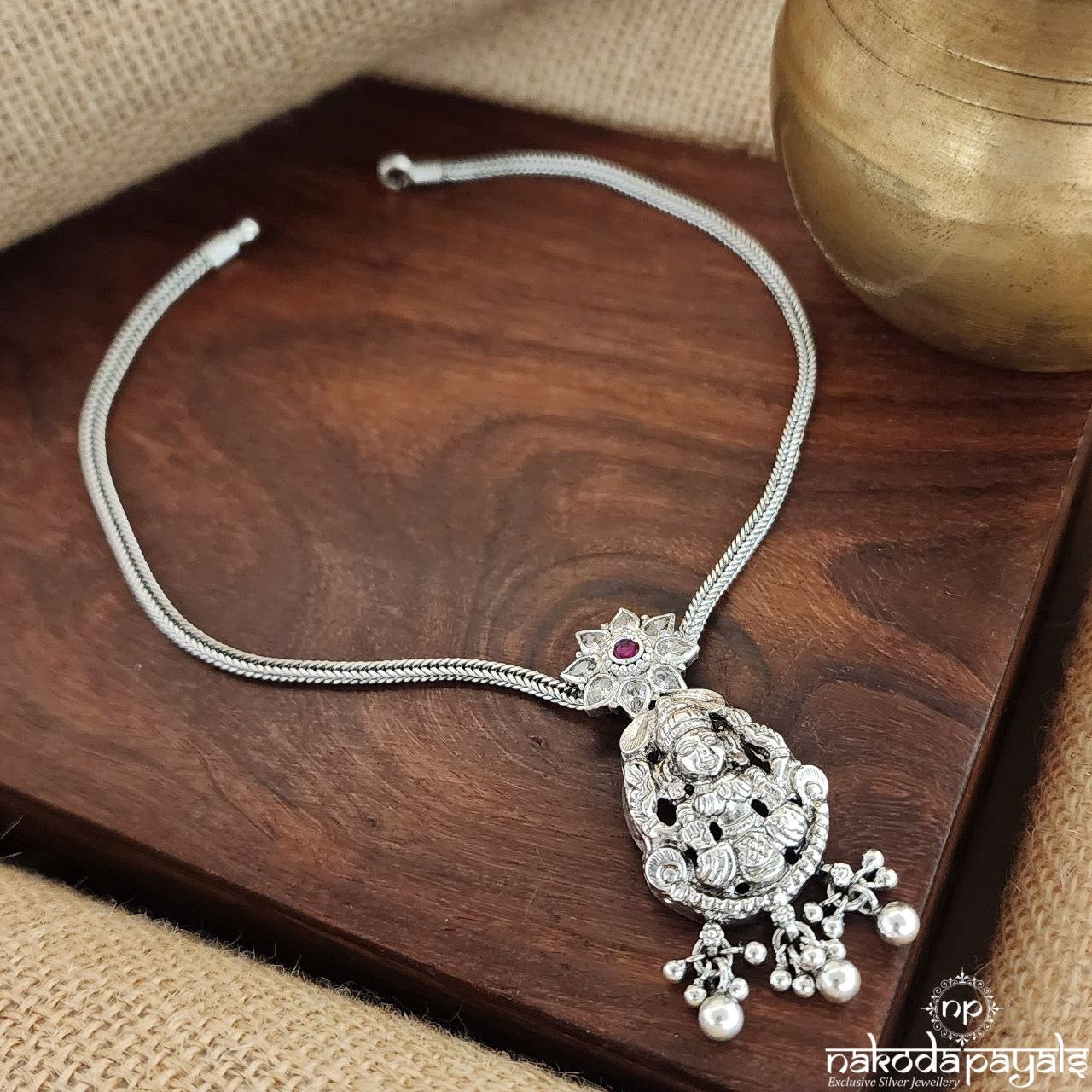 Sparkling White Neckpiece (N10409)