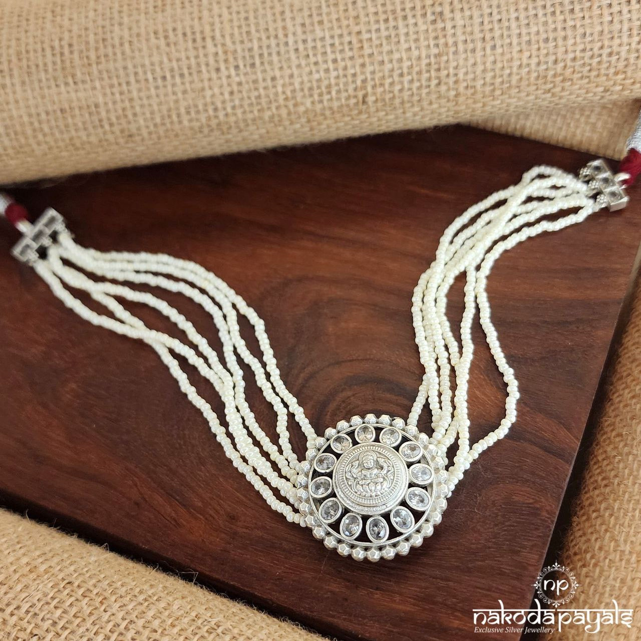 Graceful White Choker (N10433)