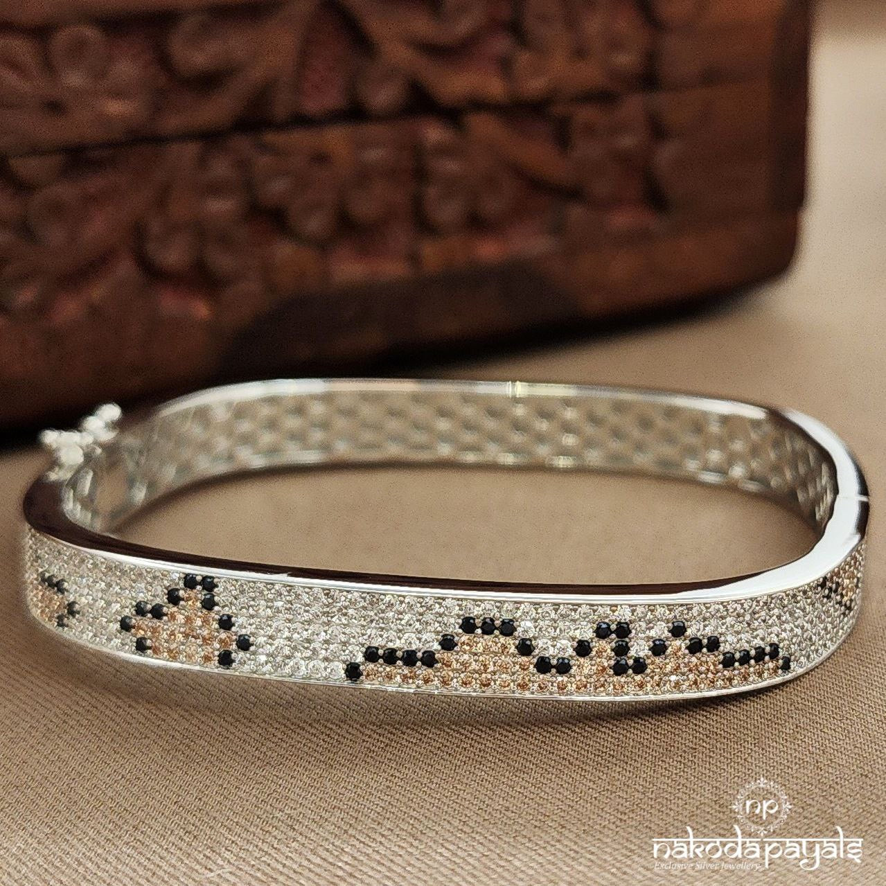 White Beige Openable Kada (K5302)