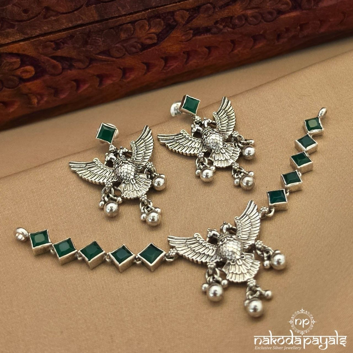 Green Gandaberunda Choker With Earrings (N12168)