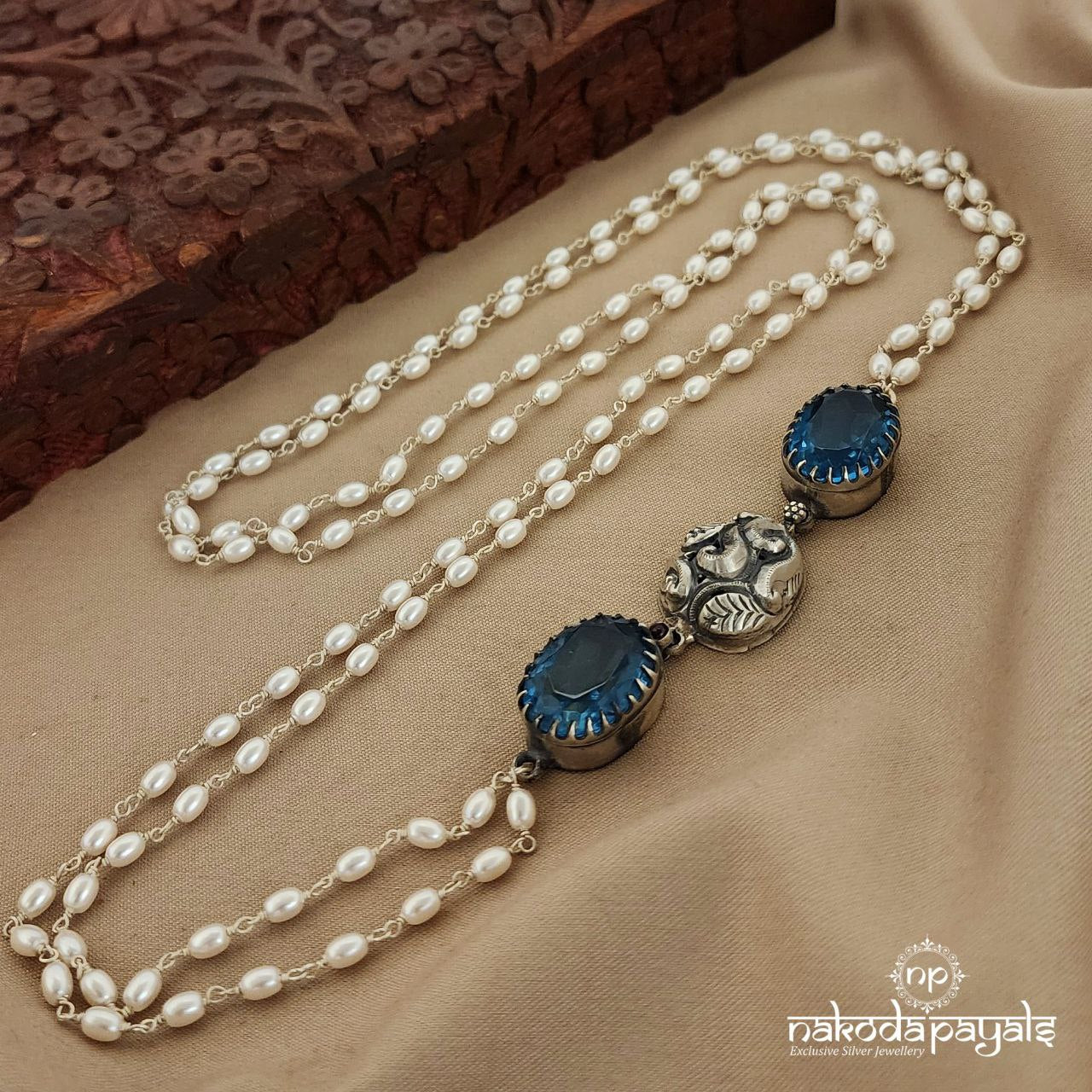 Beauteous Blue Pearly Mope Neckpiece (N9830)
