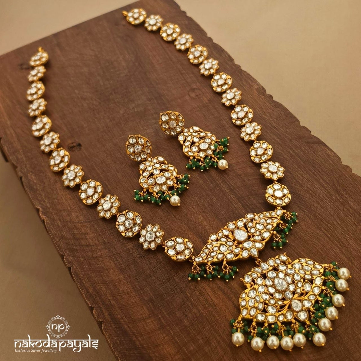Floral Green Drops Neckpiece With Earrings (Gn11067)