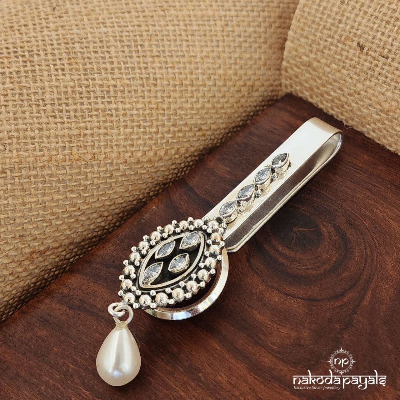 White Leafy Pearl Drop Chabichalla (Ch0429)