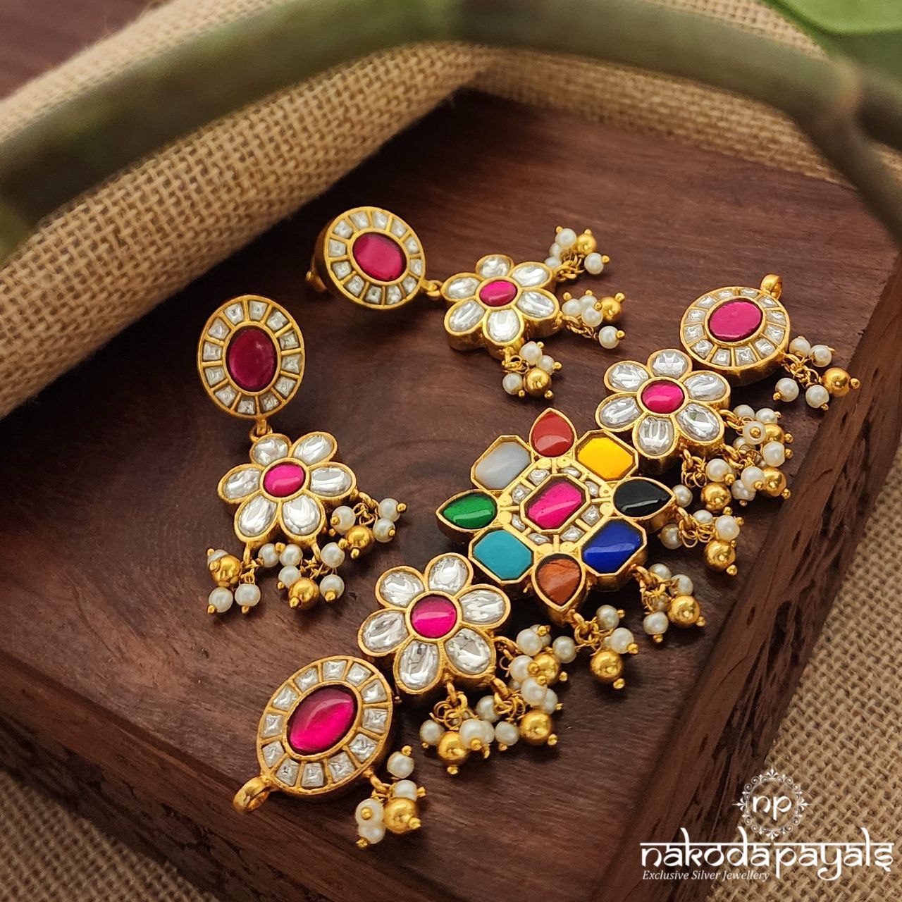 Stunning Floral Navratna Choker With Earrings (Gn8019)