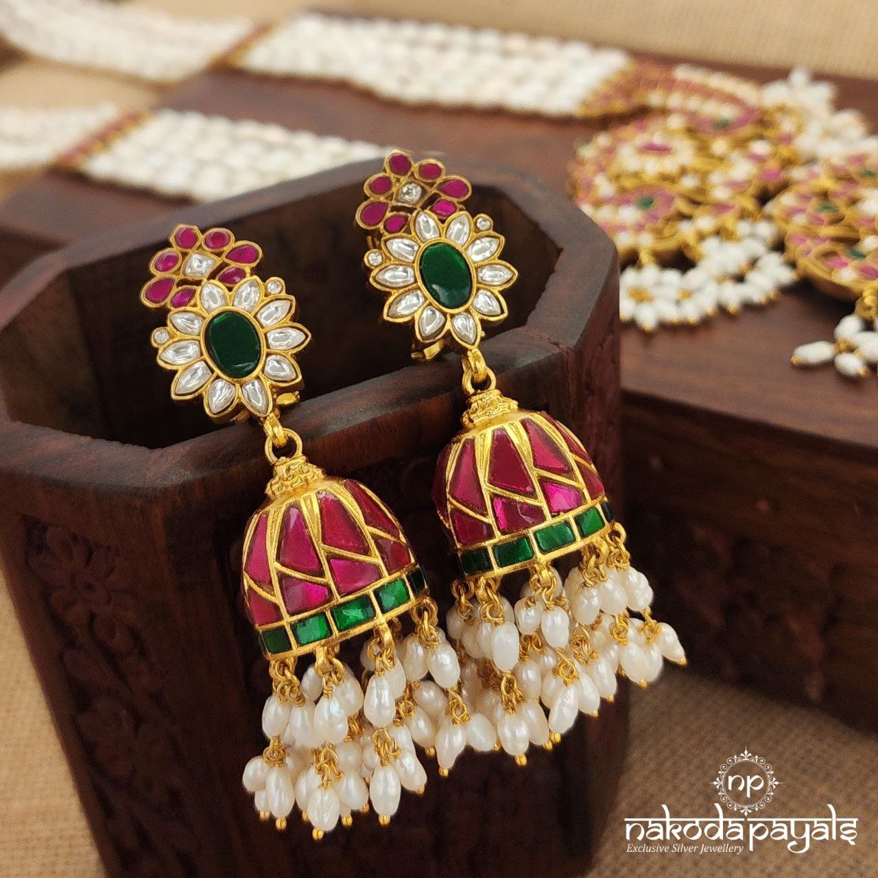 Royal Pearly Kundan Neckpiece With Earrings (Gn8029)