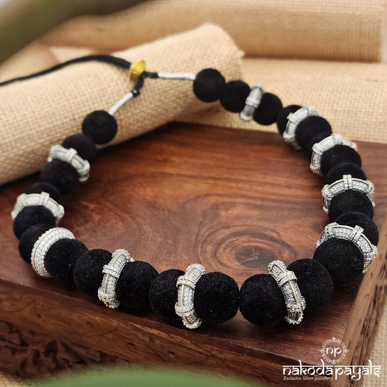 Stunning Black Ball Neckpiece (N10023)