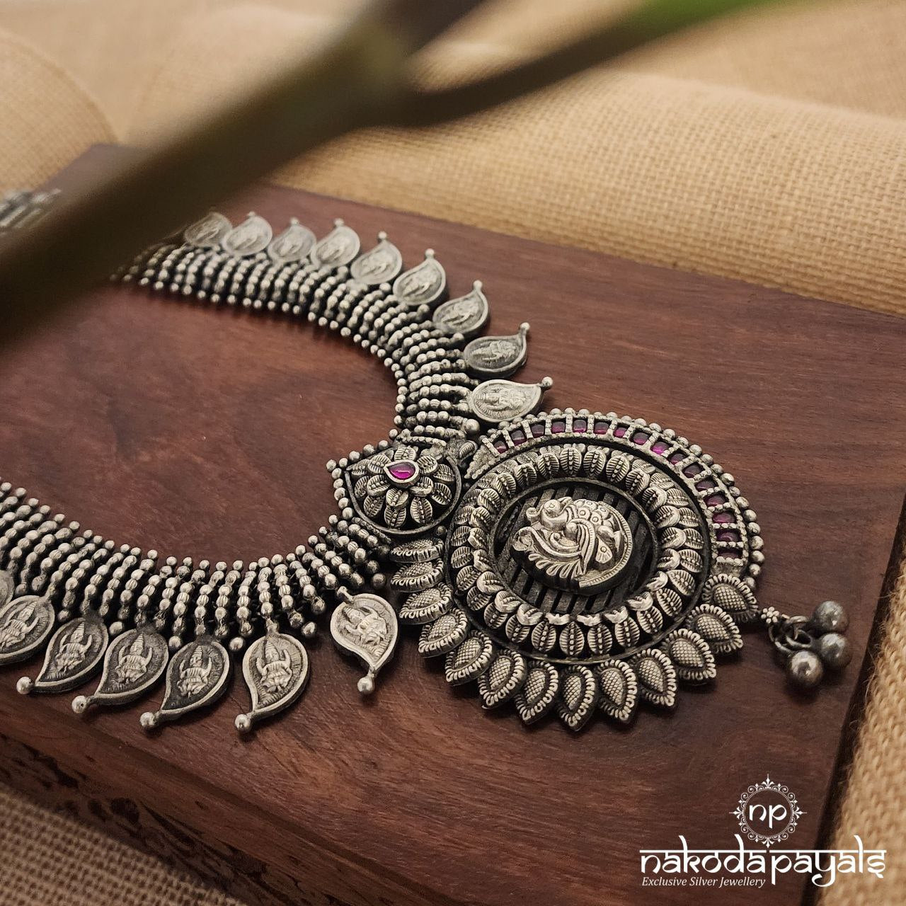 Traditional Leafy Neckpiece (N10049)