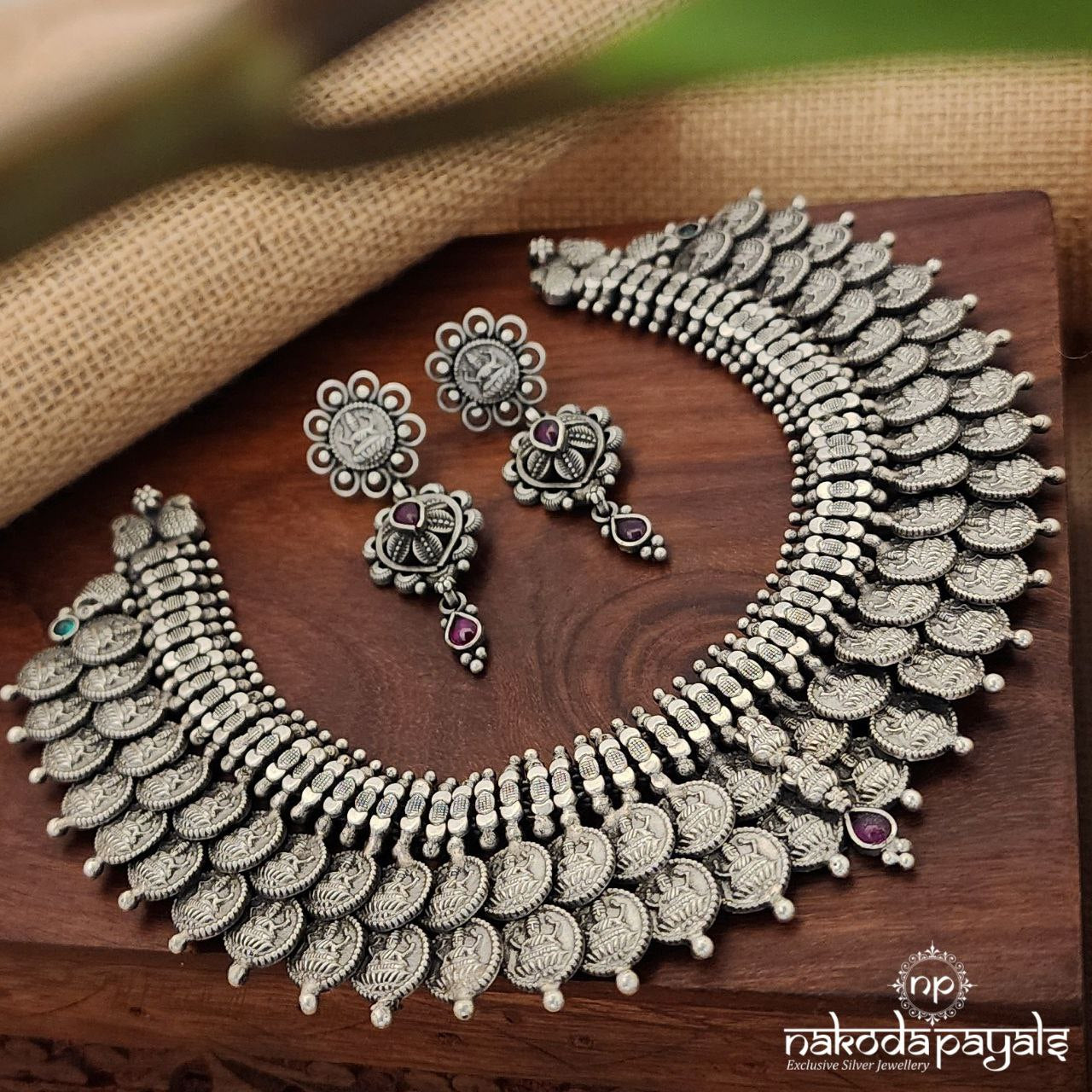 Alluring Coined Neckpiece With Earrings (N10060)