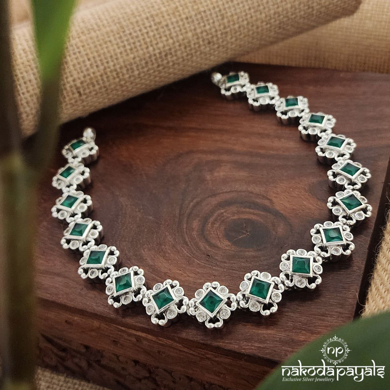 Cubical Elegant Emerald Neckpiece (N10072)