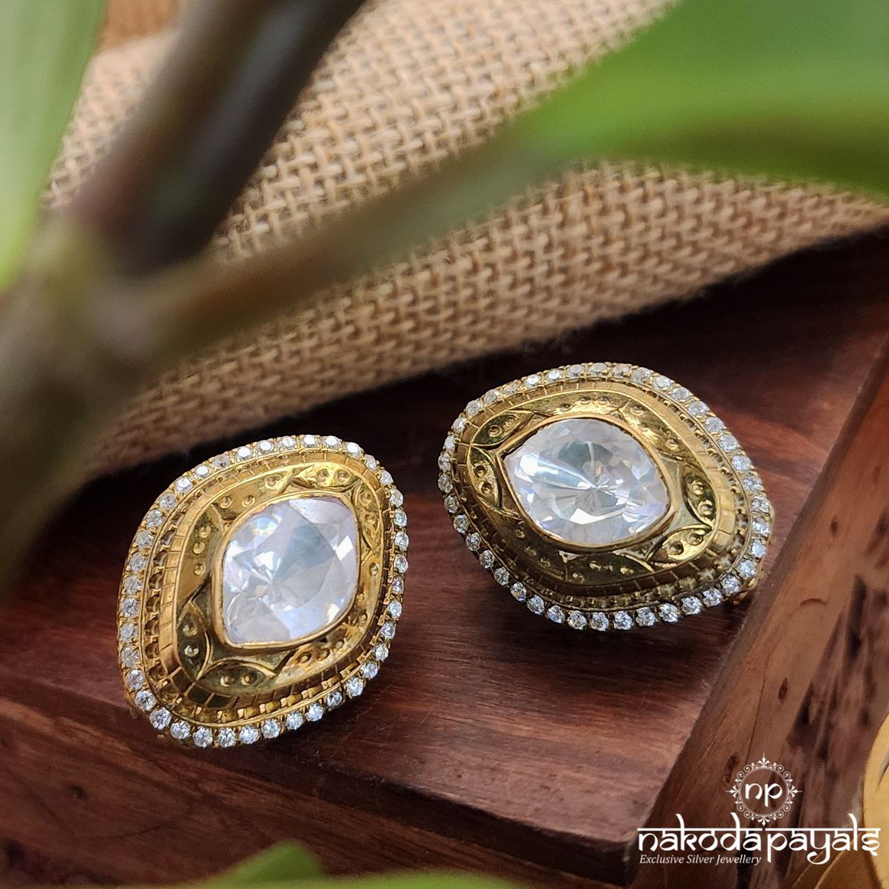 Grand Golden Moissanite Studs (Ge8302)