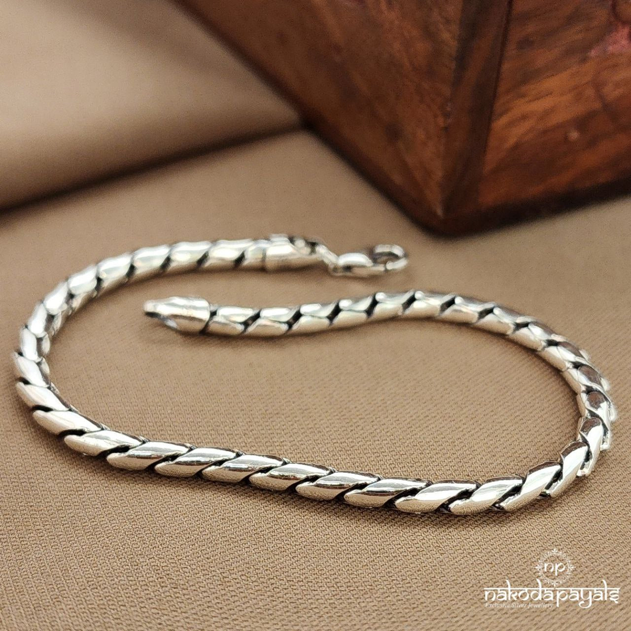 Sleek Linked Men’s Bracelet (Mc1100)