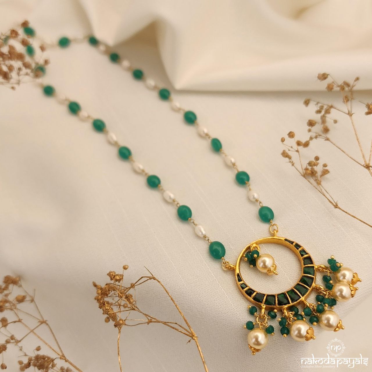 Graceful Green Beads Neckpiece (Gn8090)