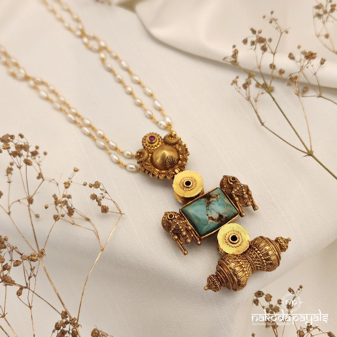 Vintage Turquoise Statement Neckpiece (Gn8100)