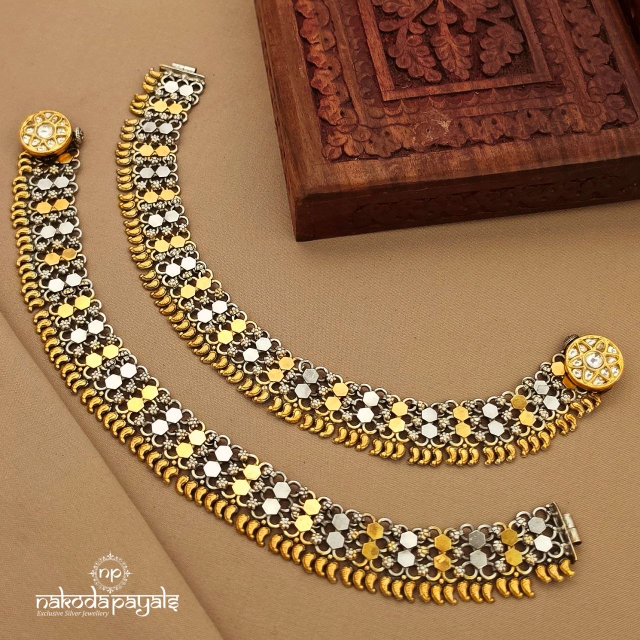 Elegant Floral Anklets (A7033)
