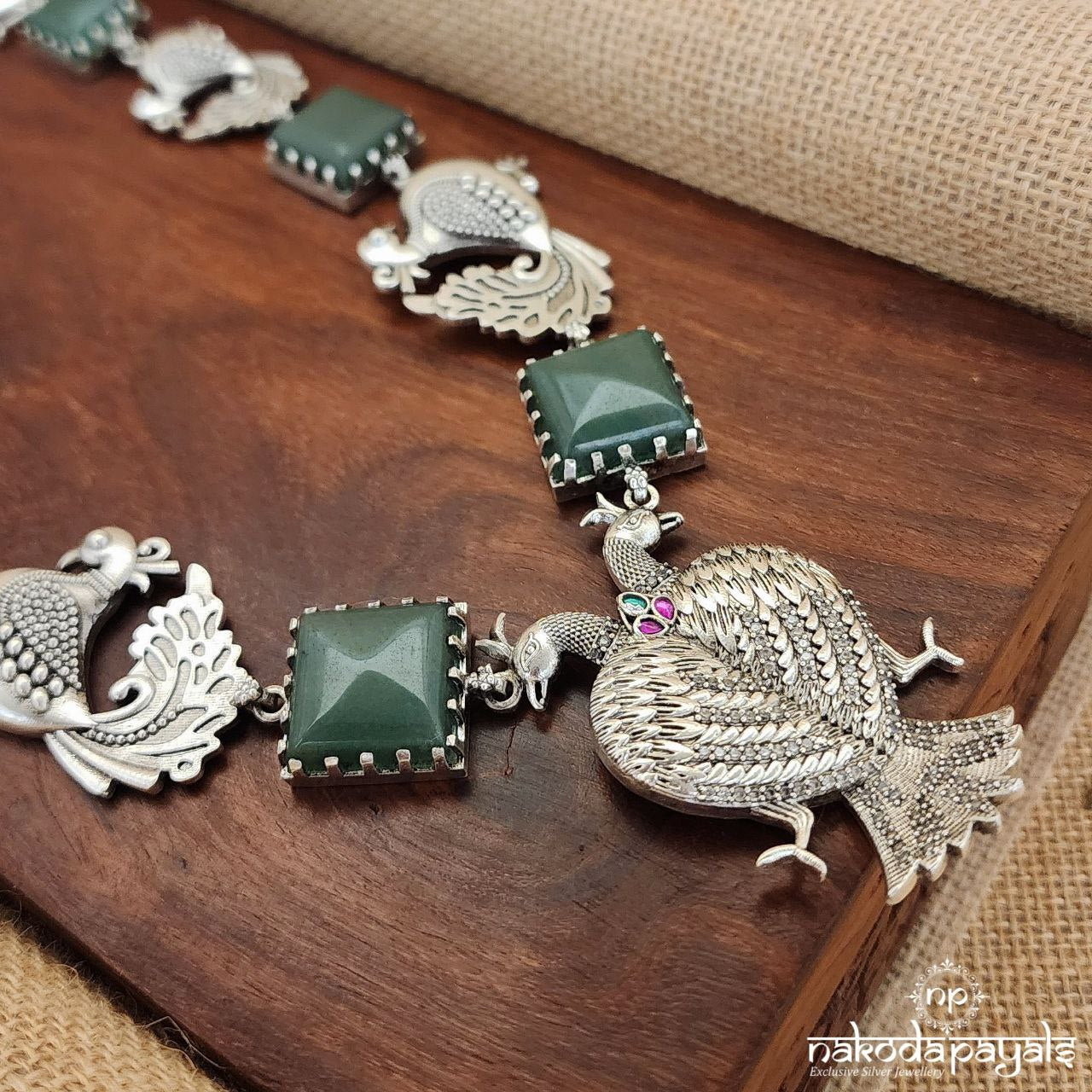 Peacock’s Embrace Neckpiece (N10142)