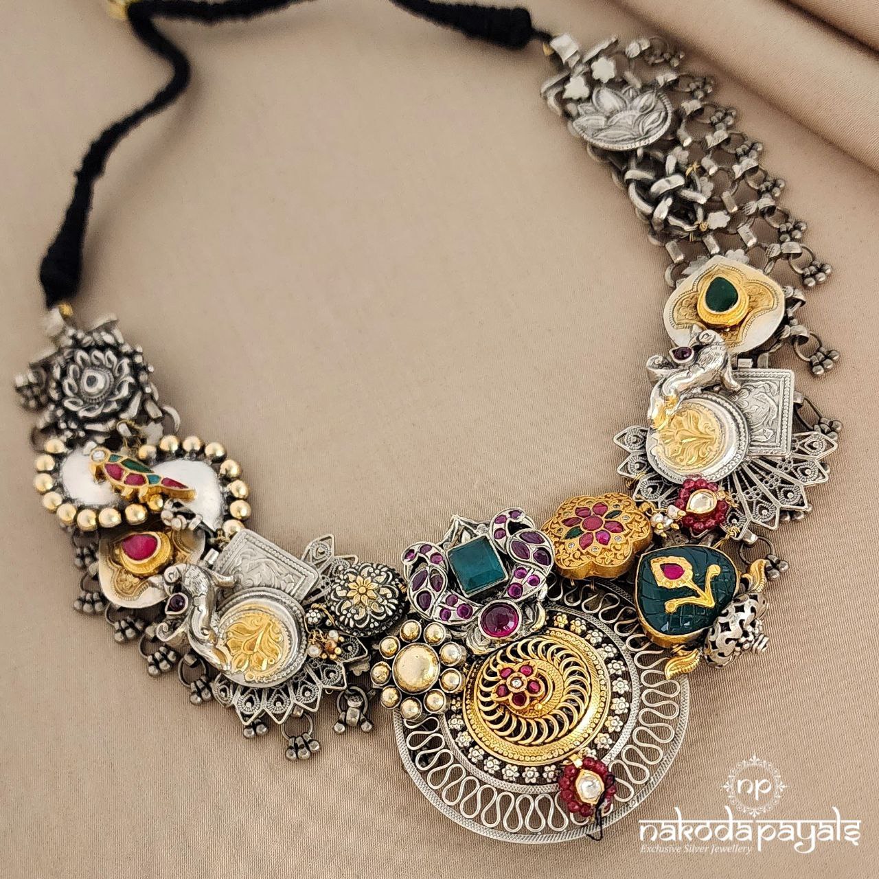 Striking Dual Tone Neckpiece (N8158)
