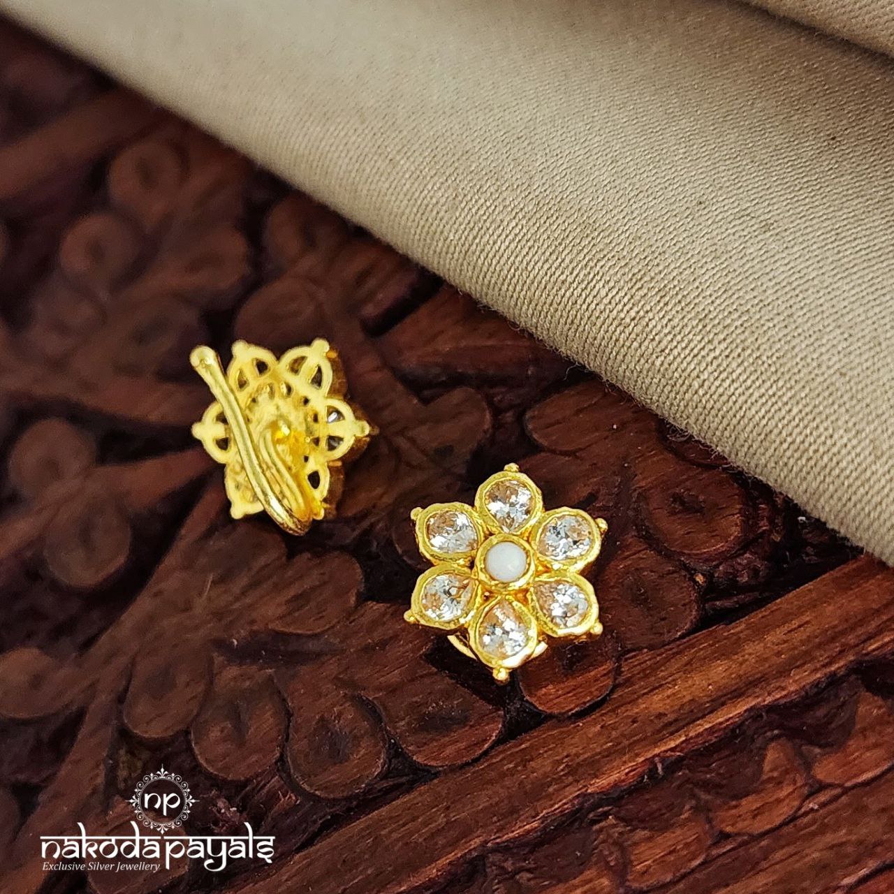 Pearl Flower Nosepin (NP0452)