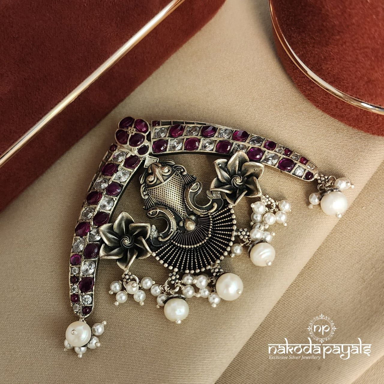 Striking Pearly Pendant (P1965)