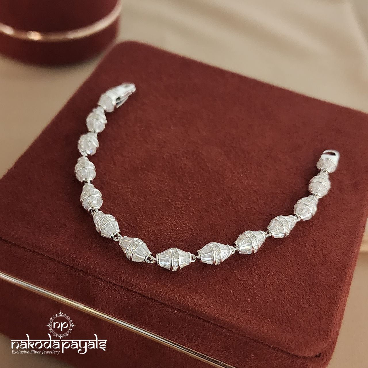 Striking CZ Bracelet (BR1326)