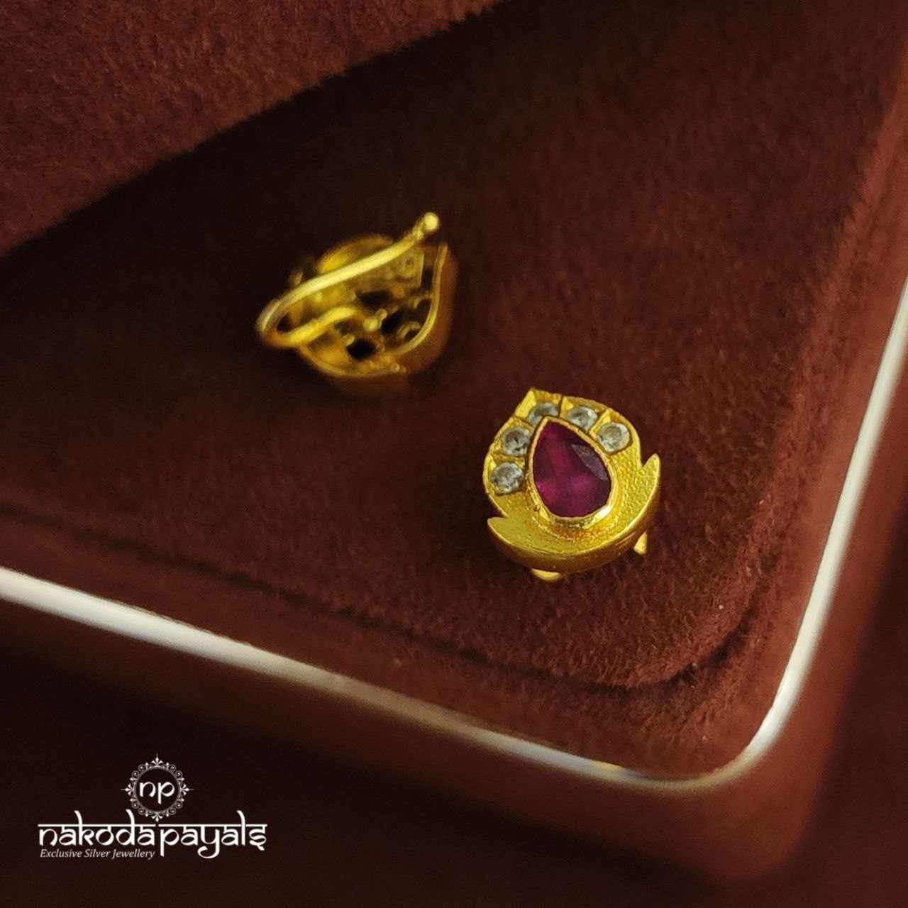 Ruby Leafy Nosepin (NP0516)