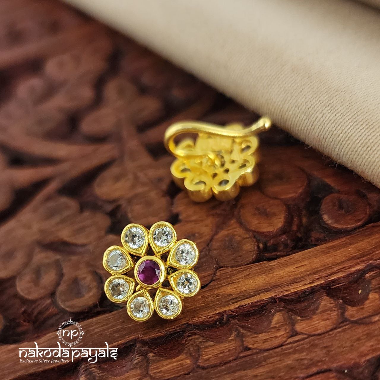 Ruby Flower Nosepin (NP0537)