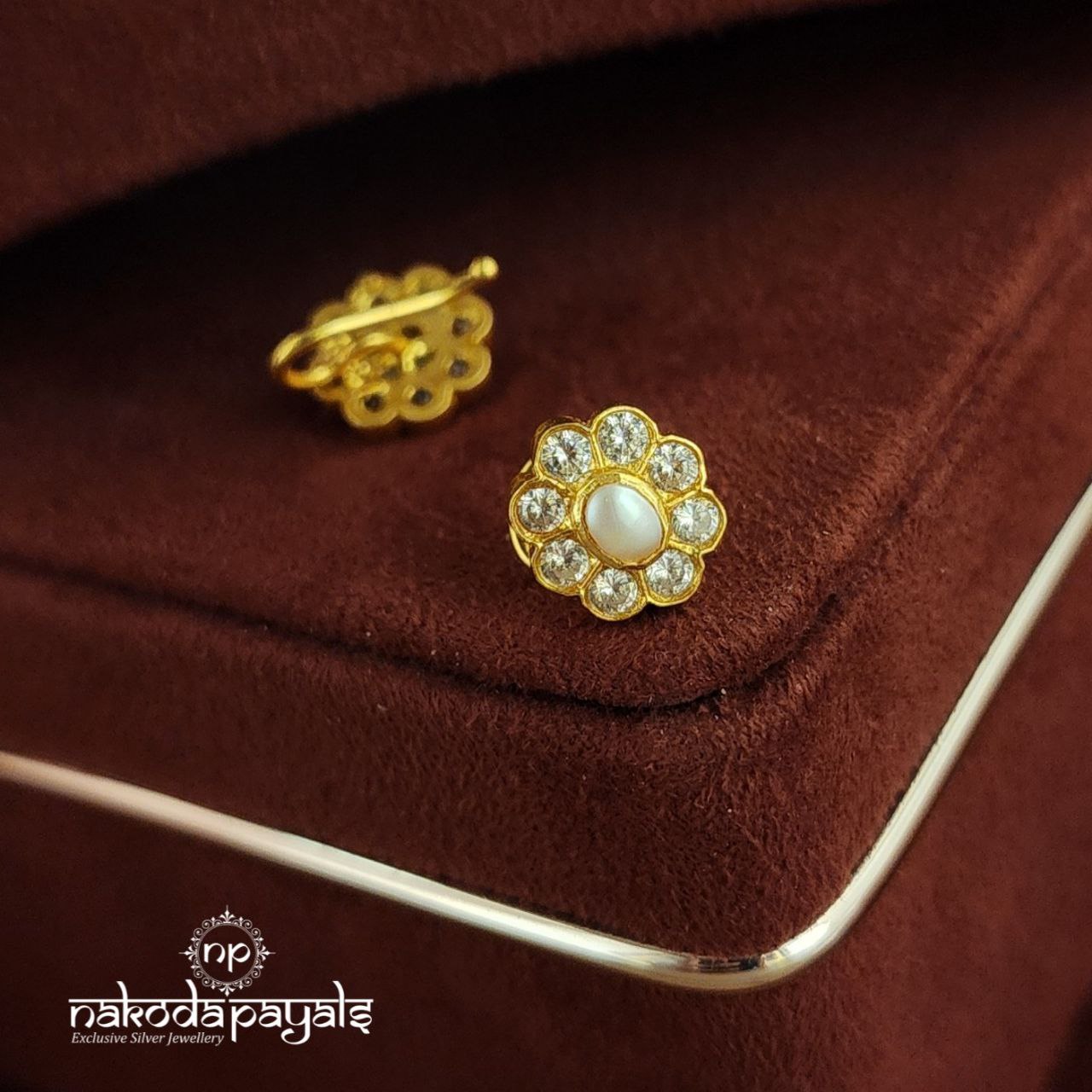 Pearl Flower Nosepin (NP0544)