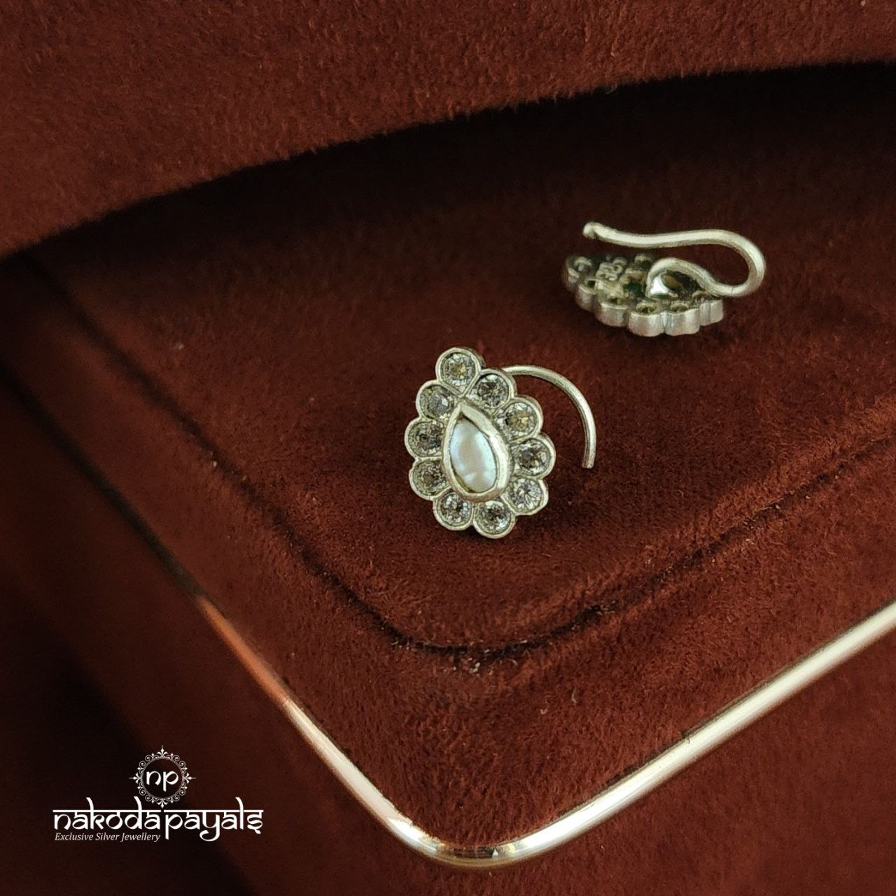 Pearl Nosepin (NP0571)