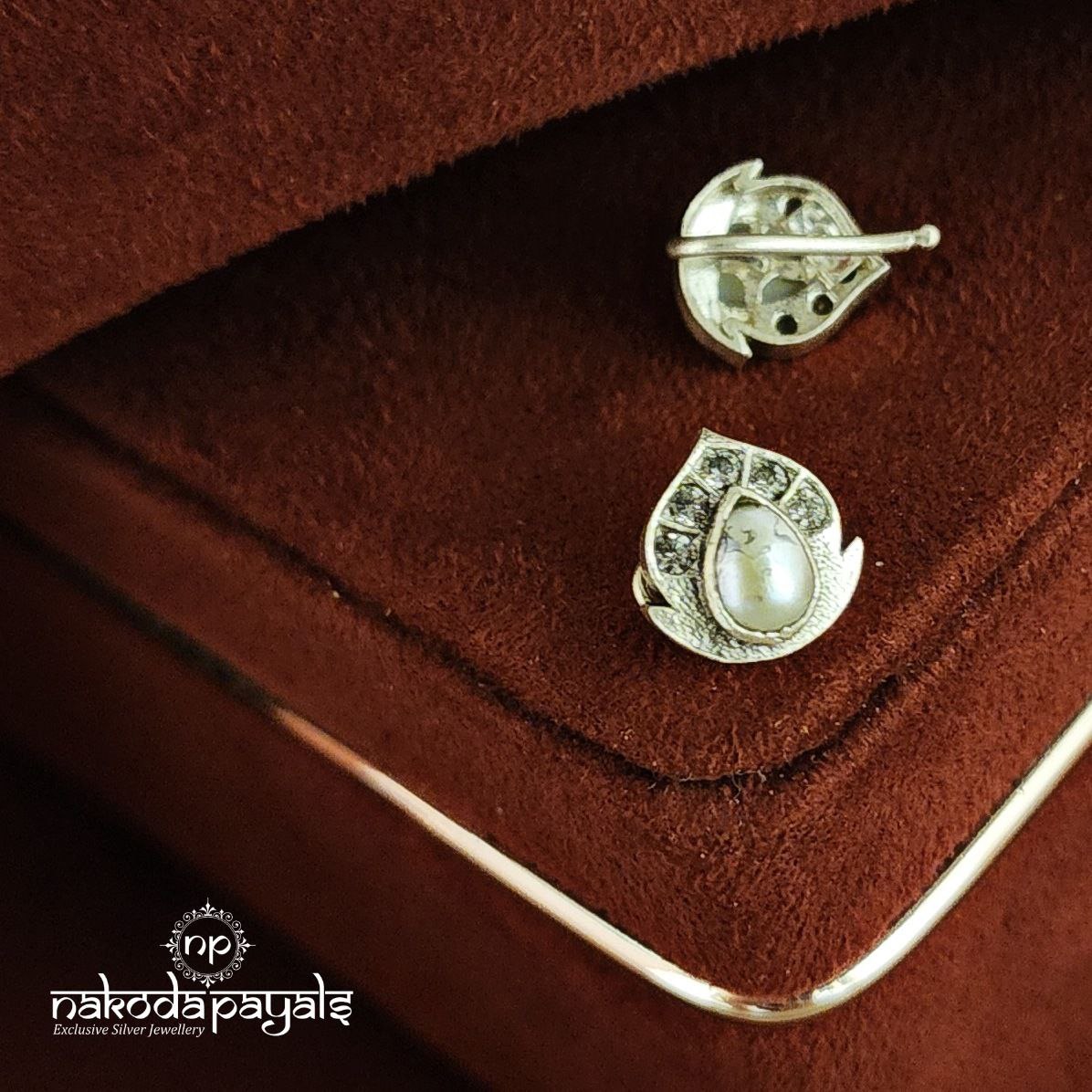 Pearl Leafy Nosepin (NP0578)