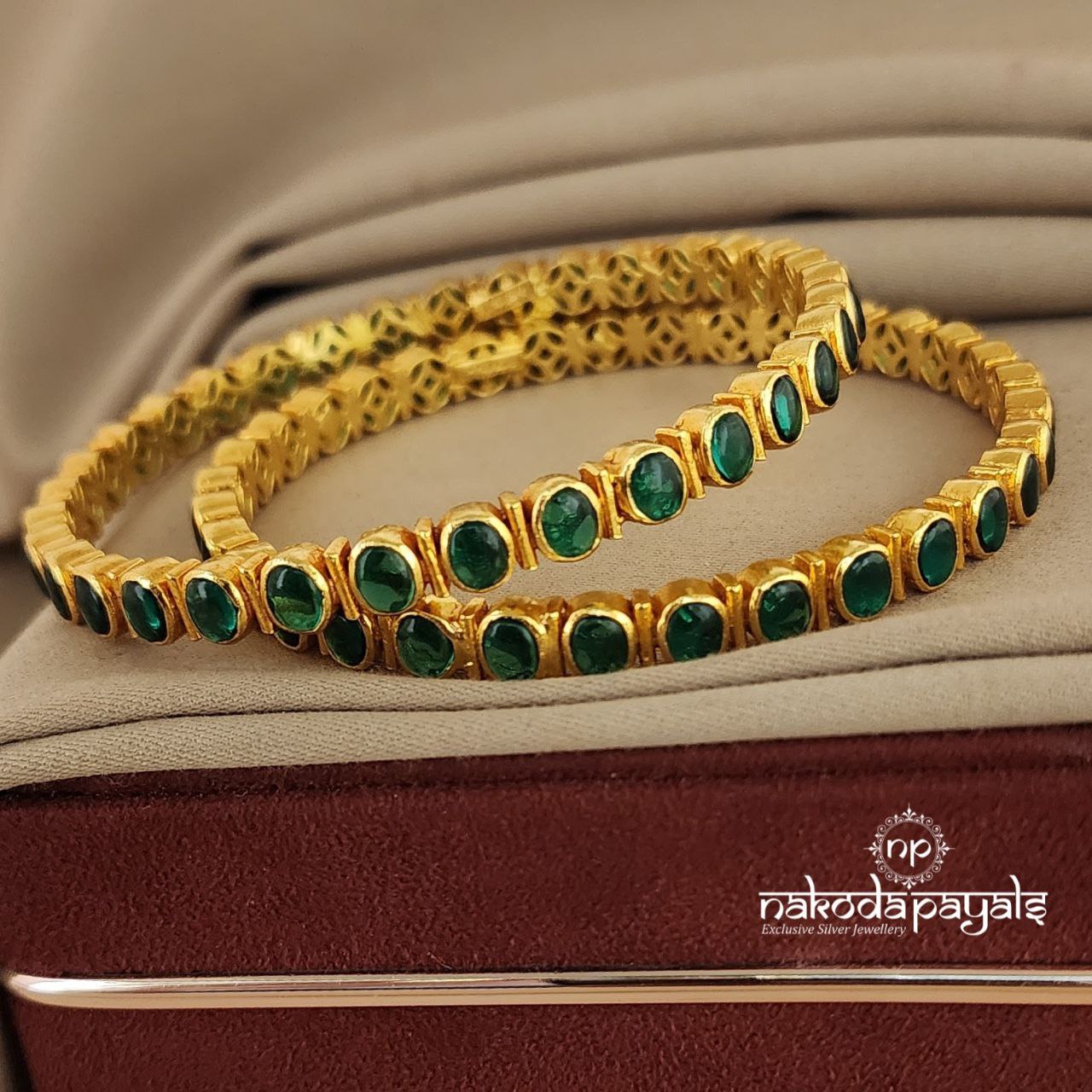 Oval Green Bangle Pair (GK2308)